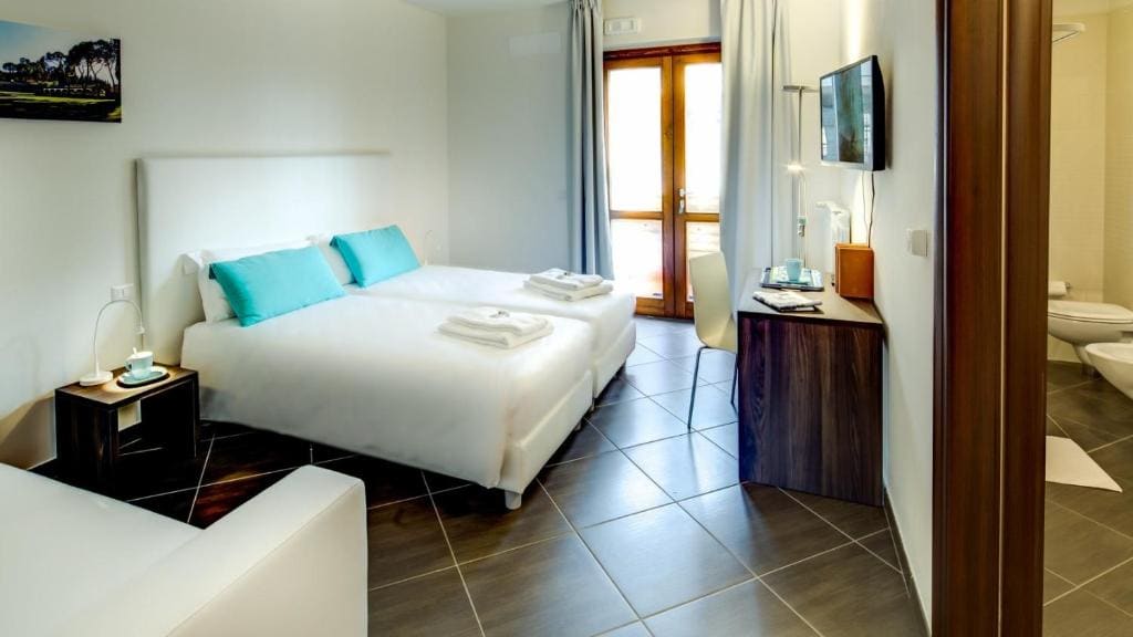 Standard King Room room - Image 3