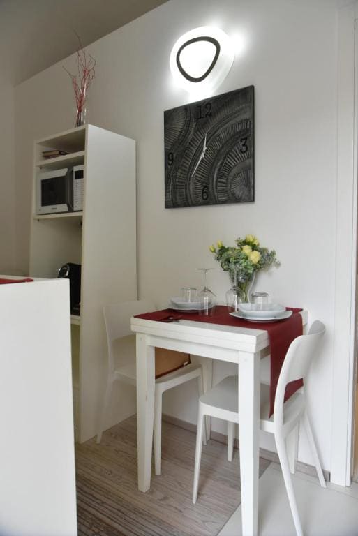 Deluxe Suite with Spa Bath room - Image 2