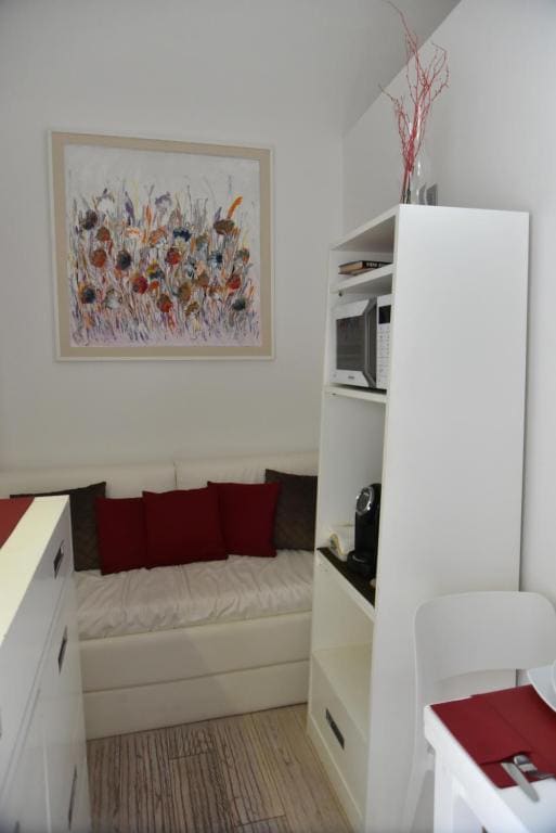 Deluxe Suite with Spa Bath room - Image 3