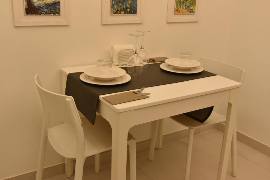 Queen Suite with Spa Bath room - Image 1