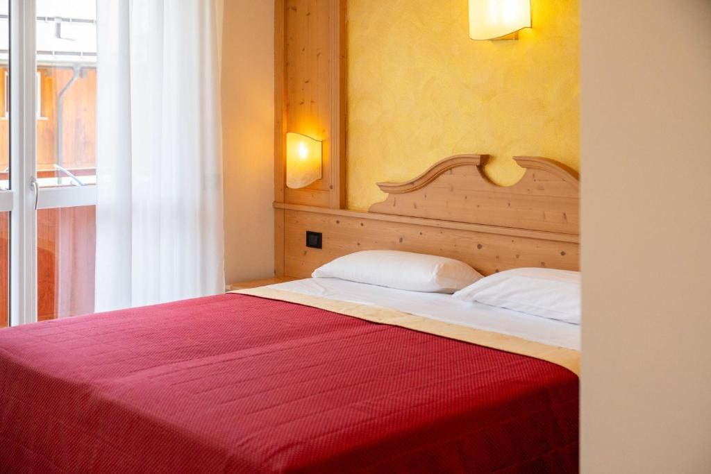 Deluxe Double Room with Balcony room - Image 3