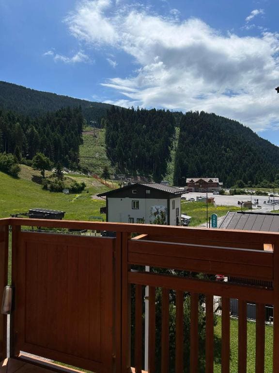 Deluxe Double Room with Balcony room - Image 2