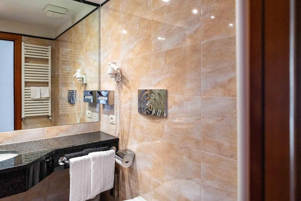 Deluxe Double or Twin Room with Balcony room - Image 1