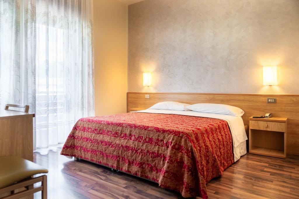 Standard Double Room room - Image 2