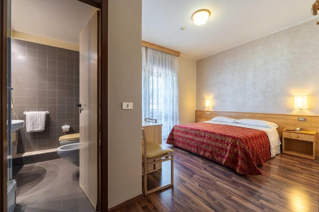 Standard Double Room room - Image 3