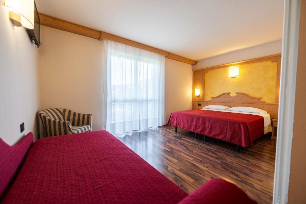 Superior Double or Twin Room with Mountain View room - Image 3