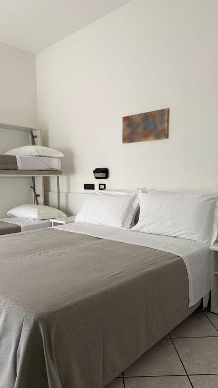 Quadruple Room room - Image 1