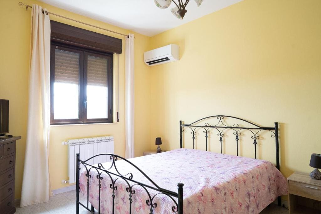 Deluxe Double Room with Bath room - Image 2