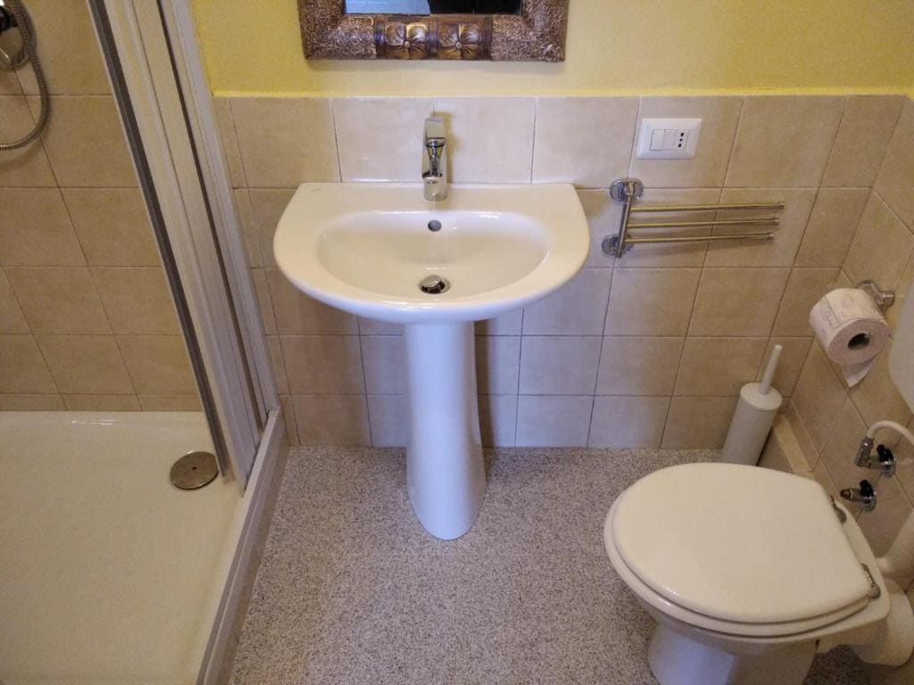 Double Room with Private Bathroom room - Image 3