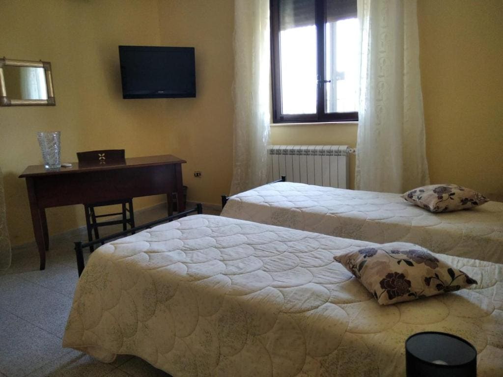 Double Room with Private Bathroom room - Image 2