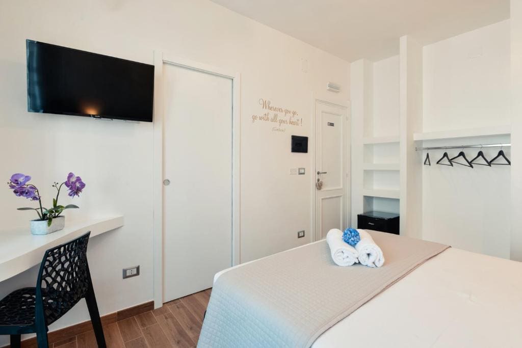 Deluxe Double Room with Balcony room - Image 1