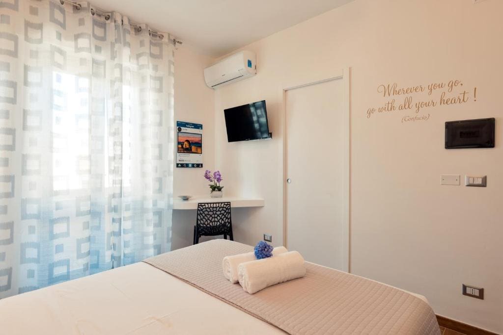 Deluxe Double Room with Balcony room - Image 2