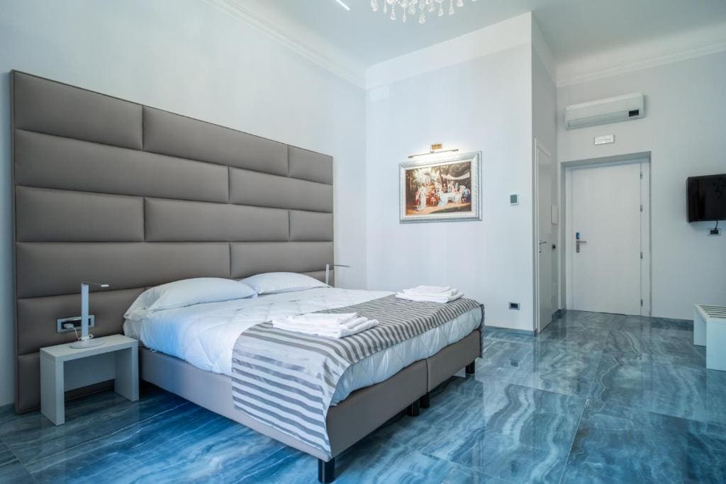 Superior Deluxe Double or Twin Room room - Image 3