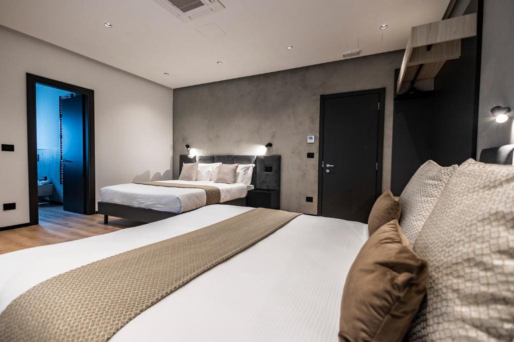 Deluxe King Room room - Image 3