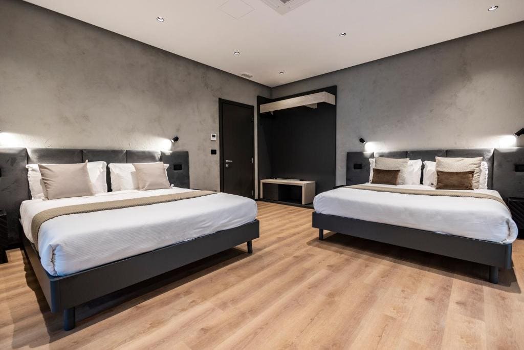 Deluxe King Room room - Image 2