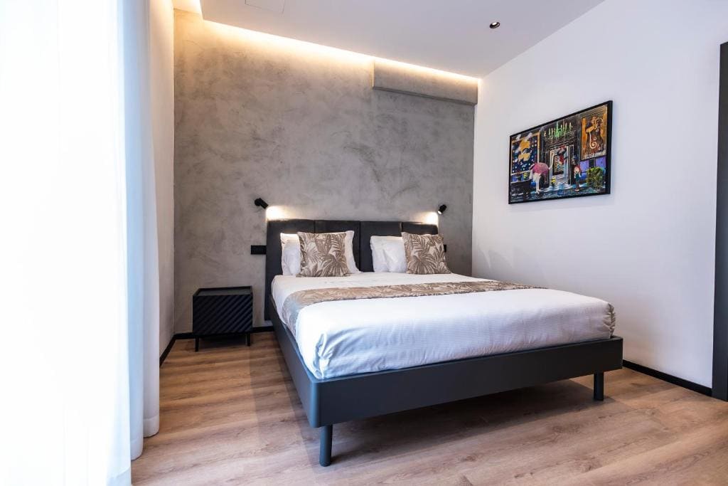 King Room with Balcony room - Image 1