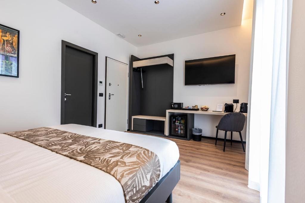 King Room with Balcony room - Image 2