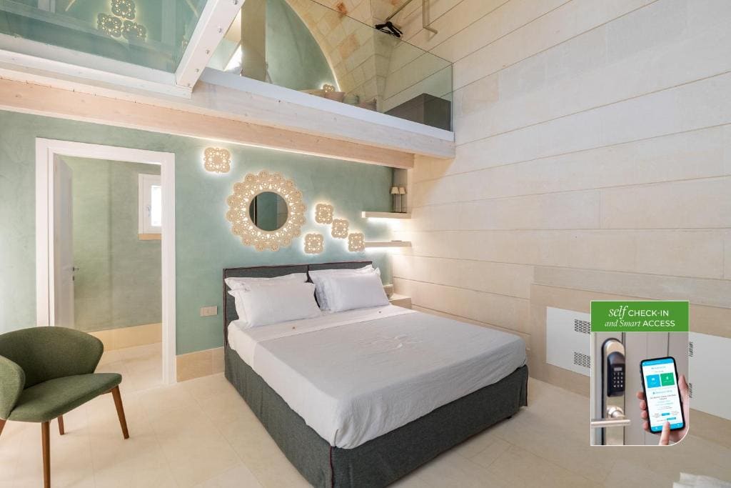 Deluxe Room with Bathtub room - Image 3