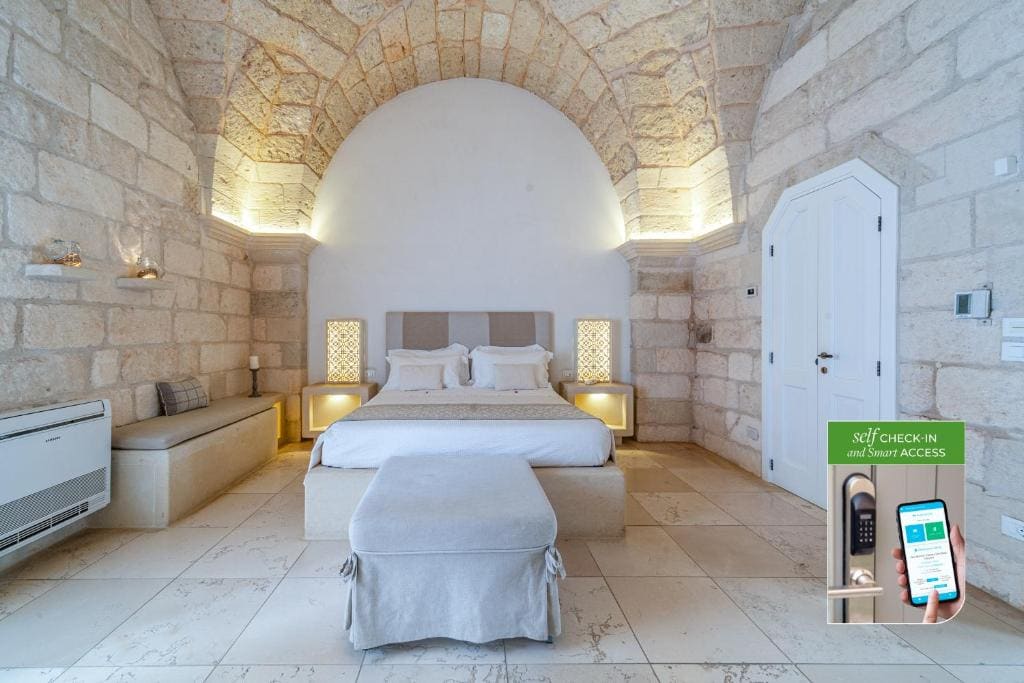 Large Double Room with Terrace room - Image 3
