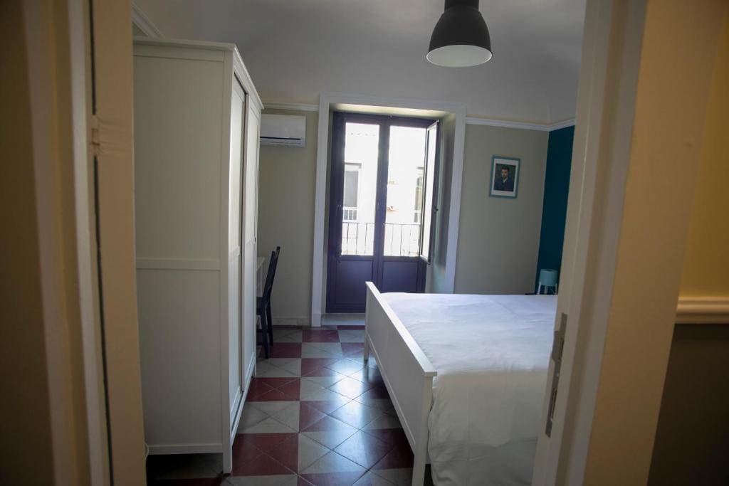 Standard Double Room with Shared Bathroom room - Image 3