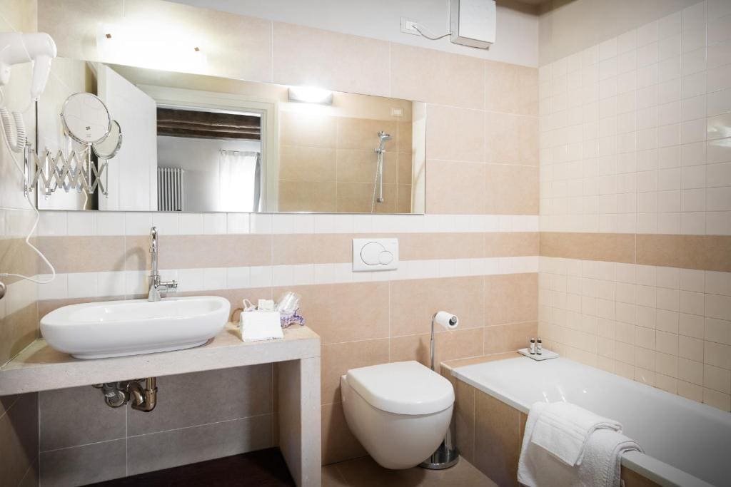 Double Room with Private Bathroom room - Image 1