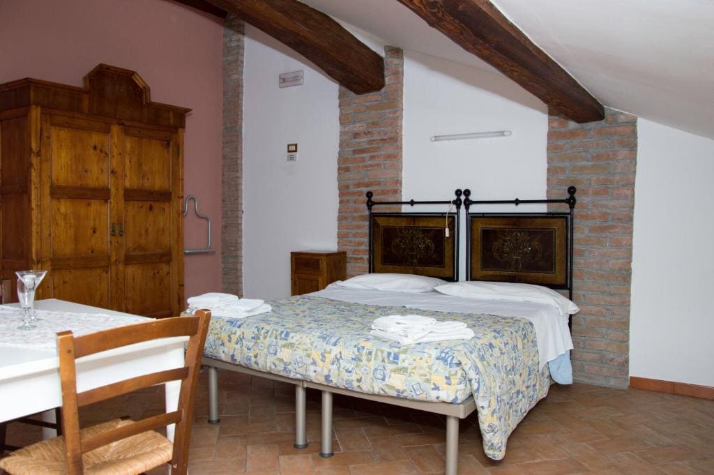 Double Room with Private Bathroom room - Image 2