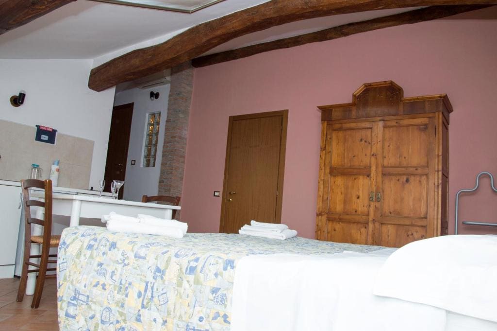 Double Room with Private Bathroom room - Image 3