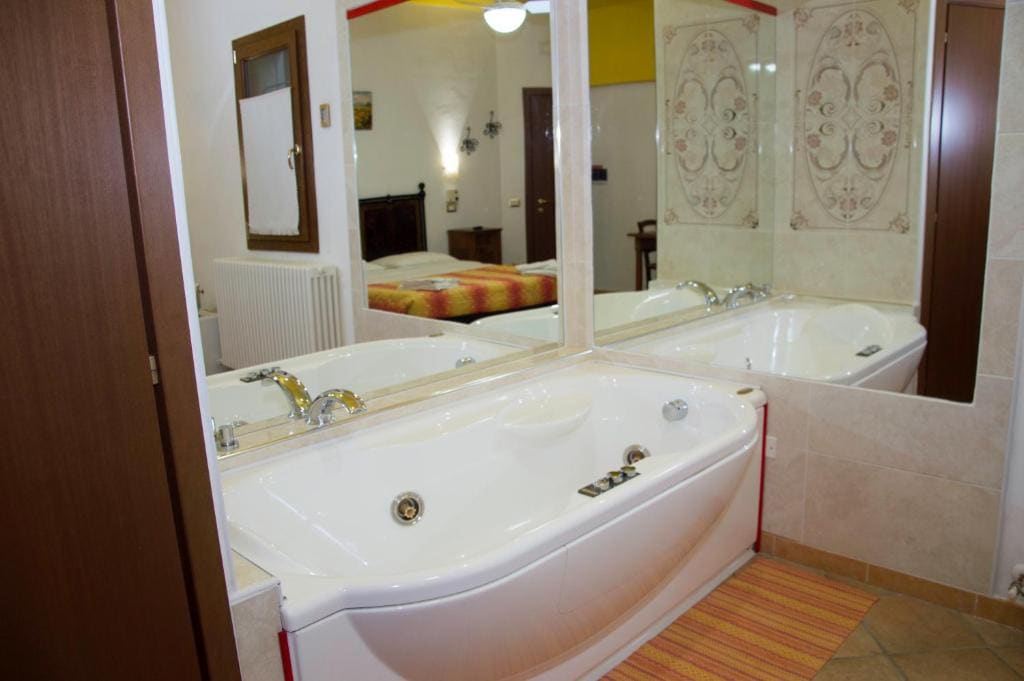 Double Room with Spa Bath room - Image 1