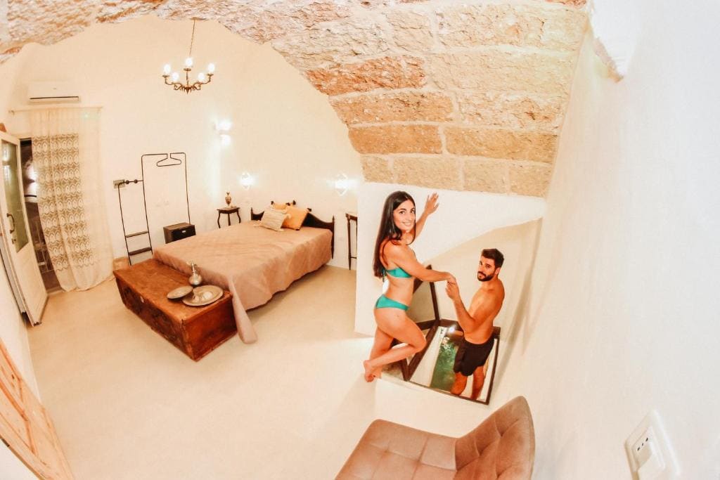 Queen Suite with Pool View room - Image 3