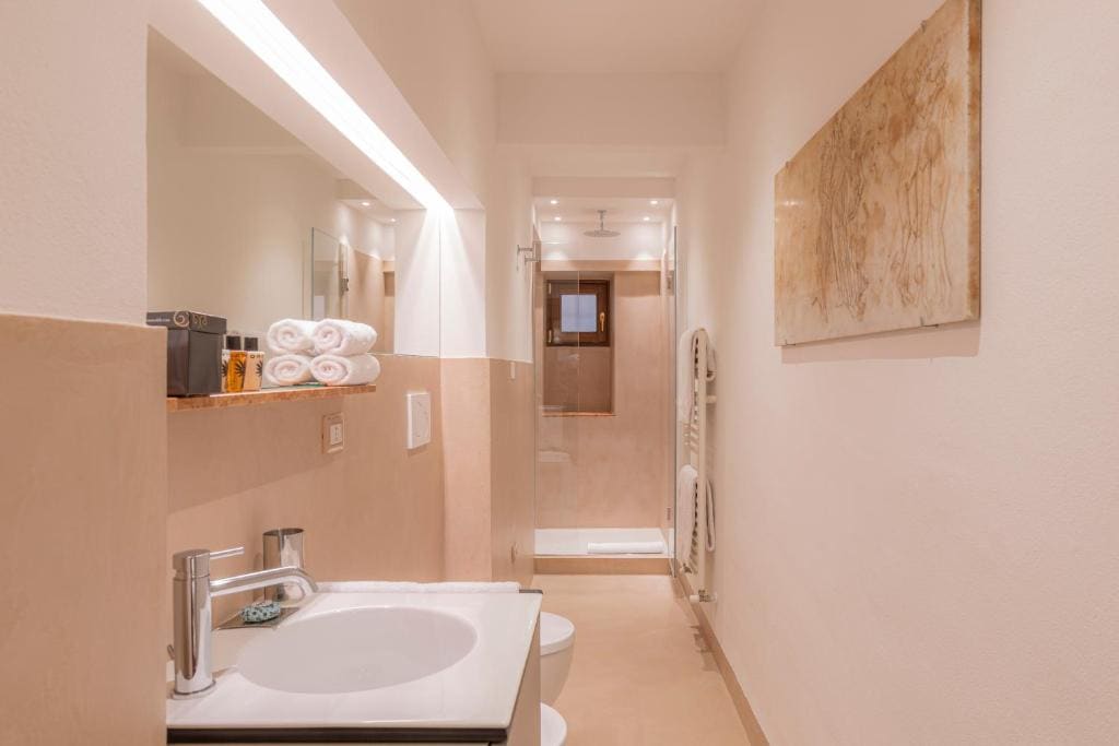 King Suite with Balcony room - Image 2