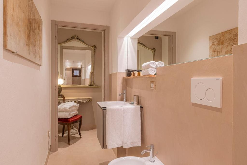 King Suite with Balcony room - Image 1