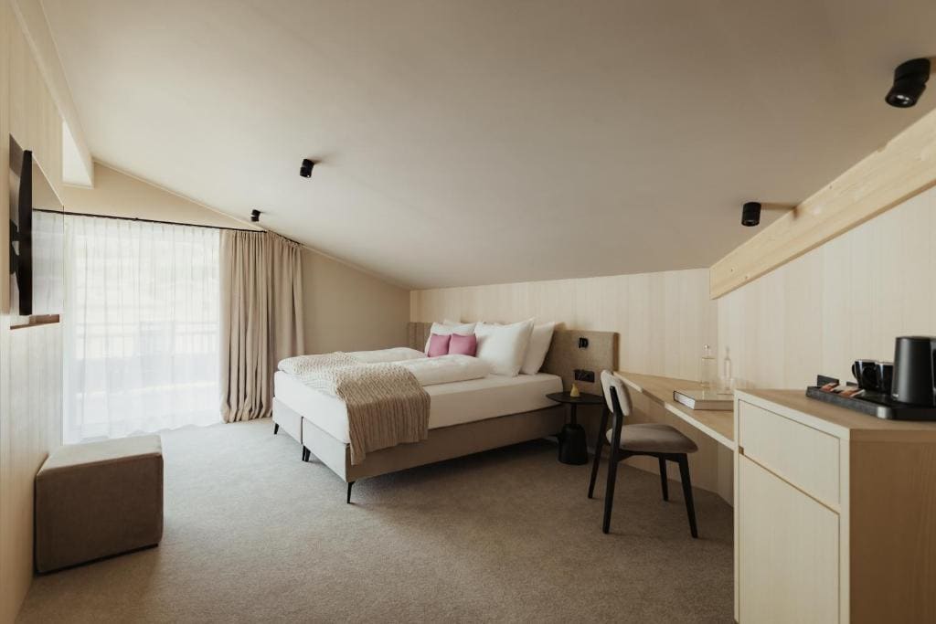Suite with Mountain View room - Image 2