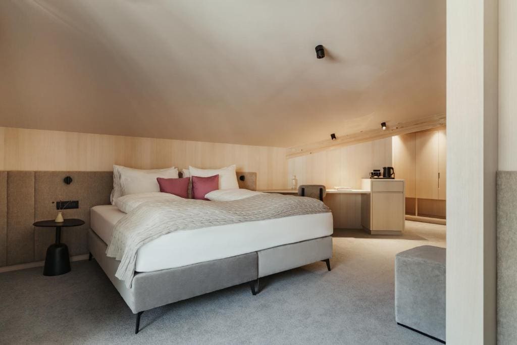 Suite with Mountain View room - Image 3