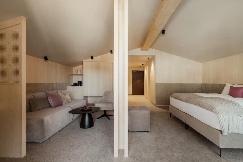 Superior King Suite room - Image 2
