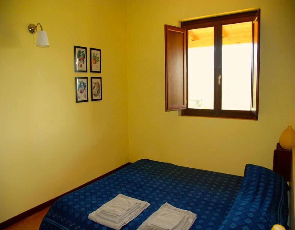 Studio Apartment room - Image 3