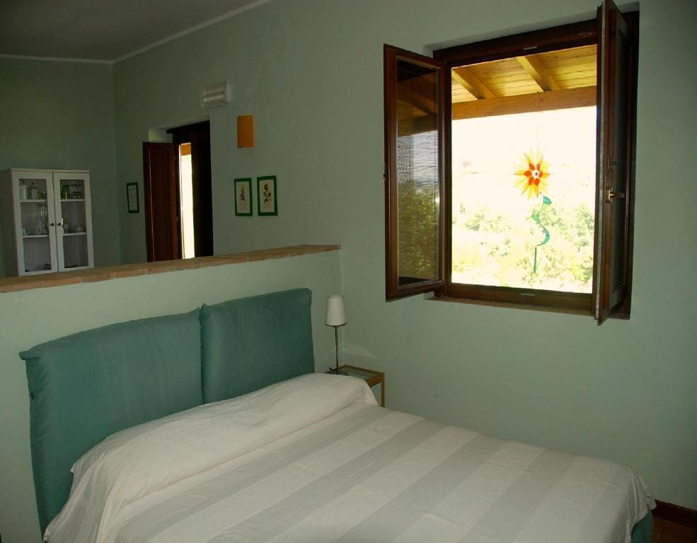 Studio Apartment room - Image 2