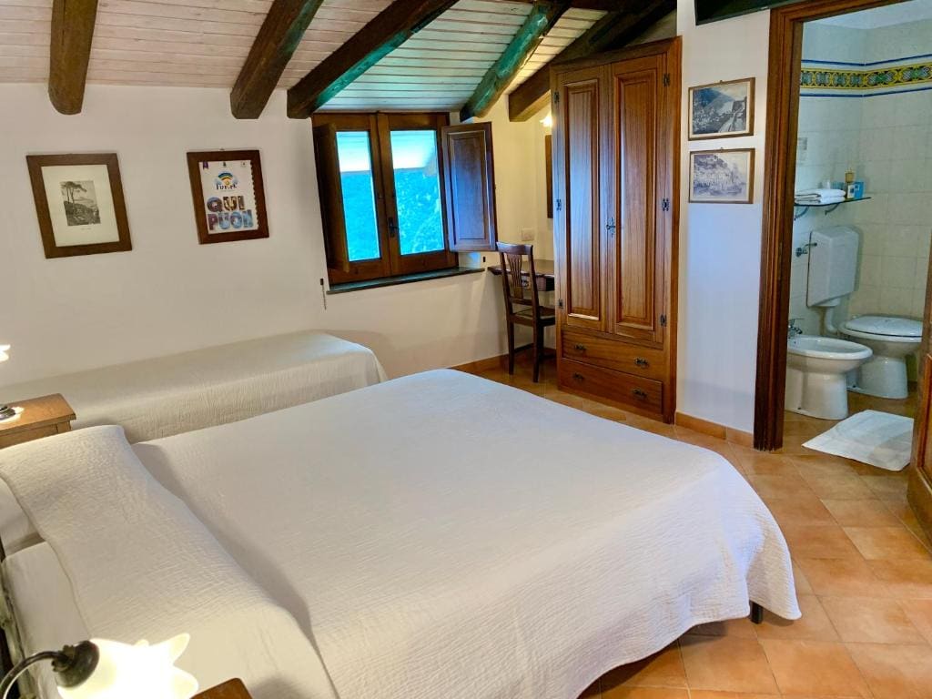 Standard Triple Room with Sea View room - Image 3