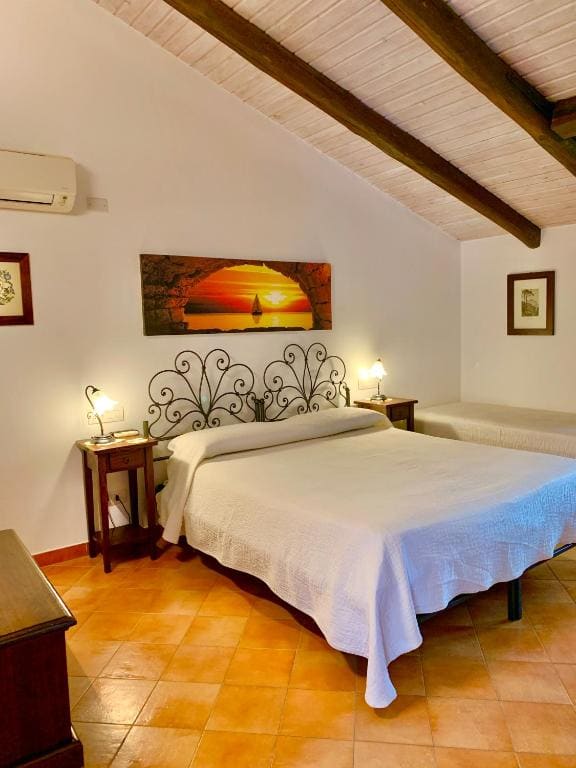 Standard Triple Room with Sea View room - Image 2