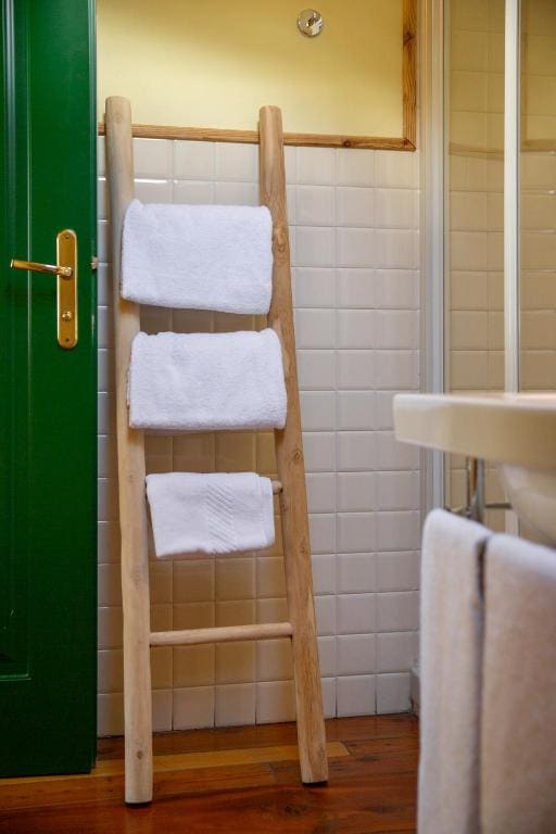 Classic Double Room with Balcony room - Image 2