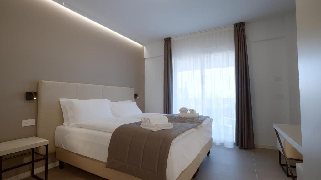 Standard Double Room room - Image 3