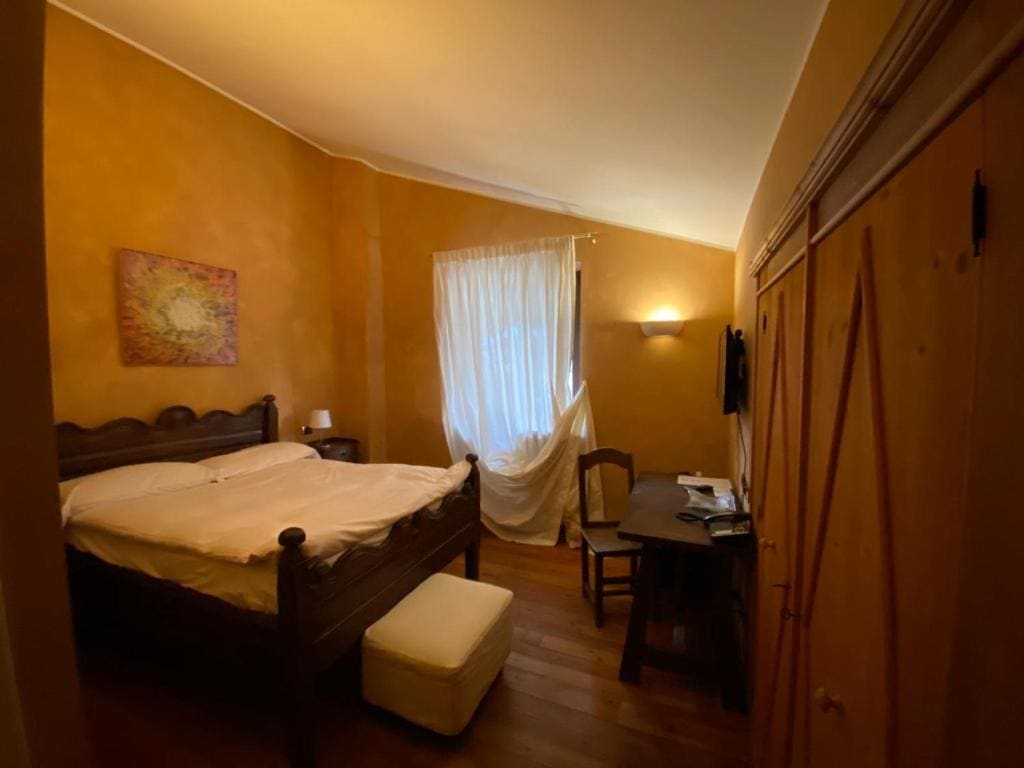 Small Double Room room - Image 1