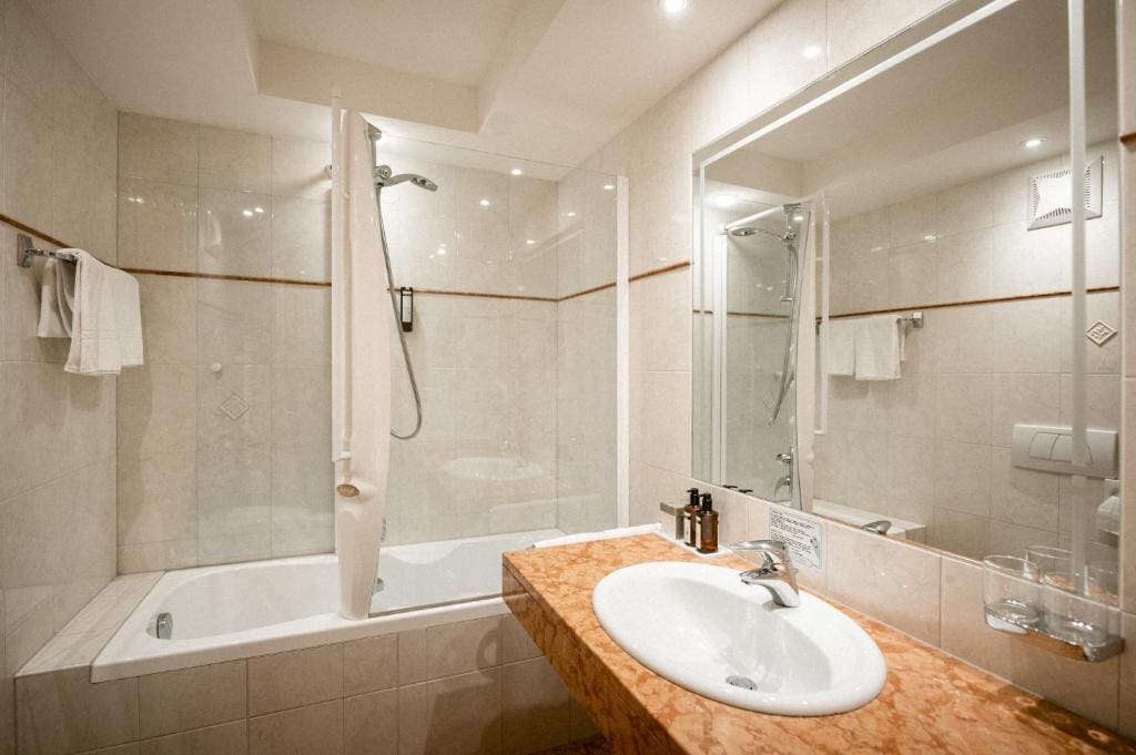 Double or Twin Room room - Image 2