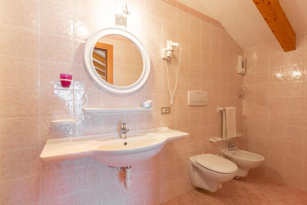 Comfort Double or Twin Room room - Image 2