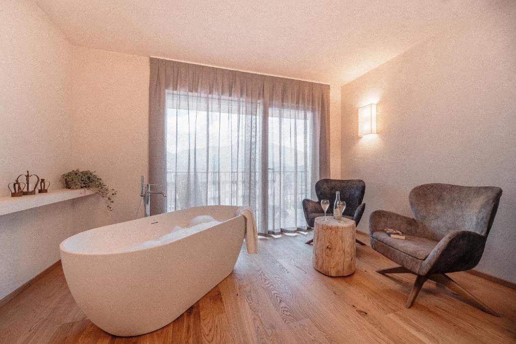 Deluxe Junior Suite room - Image 1
