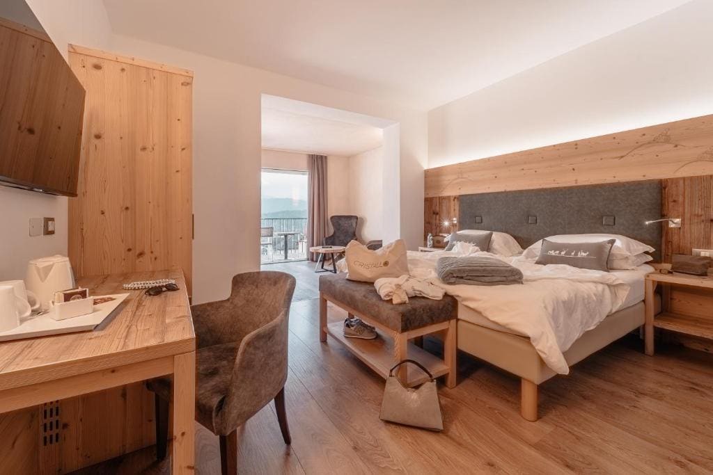 Junior Suite with Balcony room - Image 2