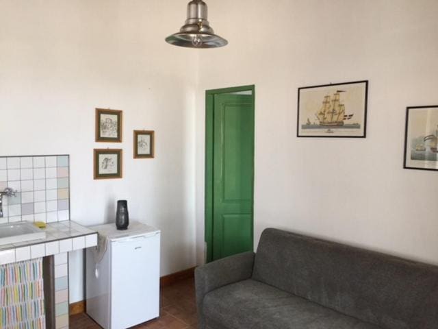 One-Bedroom House room - Image 1
