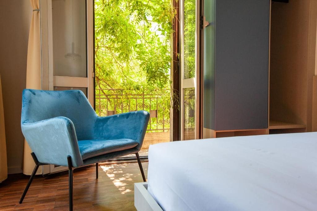 Double Room with Balcony room - Image 2
