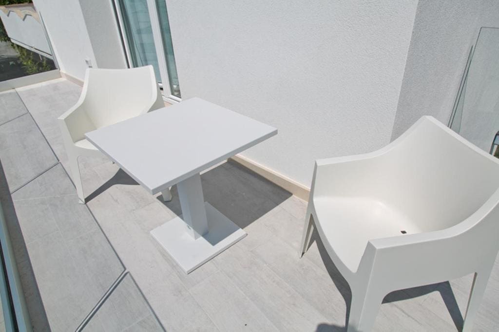 Double Room with Balcony room - Image 3