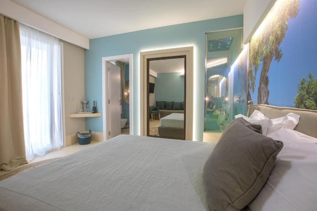 Junior Suite with Balcony room - Image 3