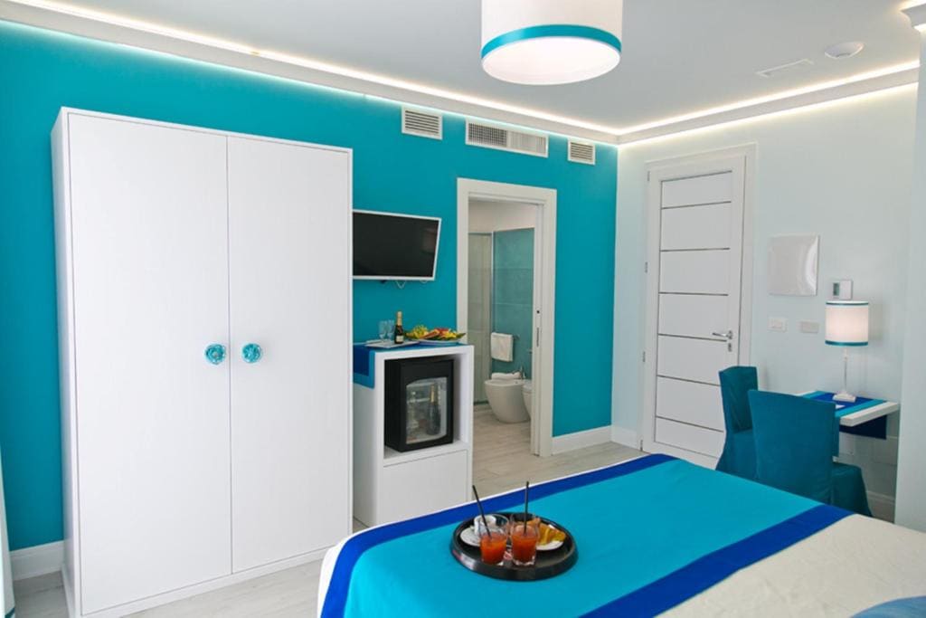 Superior Room with Balcony room - Image 3